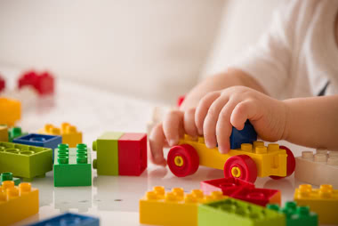 Подержанные пластмассовые игрушки представляют опасность для здоровья детей. Рис. №1