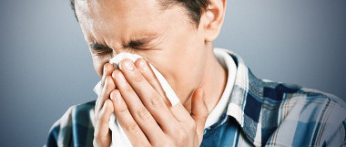Попытка сдержать чихание может привести к серьезным травмам