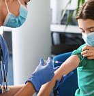 Минздрав РФ включил вакцинацию подростков от ковида в нацкалендарь по эпидп...